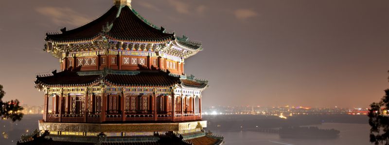 Китай -The Summer Palace at night in Beijing