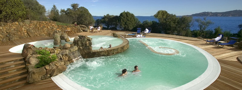 Оригинальный бассейн отеля Capo d'Orso Thalasso & SPA